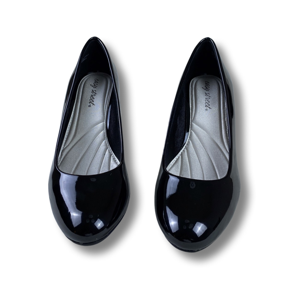 New in Box Easy Street Passion Pumps in Black Patent
